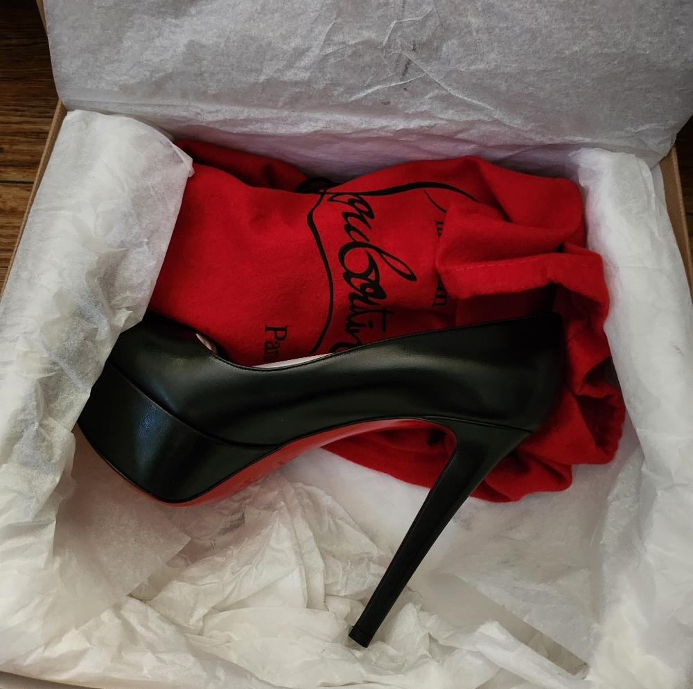 New never used authentic louboutin Bianca 120 pumps size 36 with box.